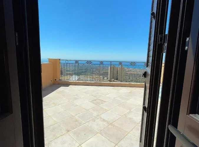 La Perla Della Cattedrale Luxury Bed and breakfast 4*